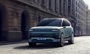 Hyundai Ioniq 9 Finally Arrives With Three Rows, 'Aerosthetic' Design, 110 kWh for 385 Mi.