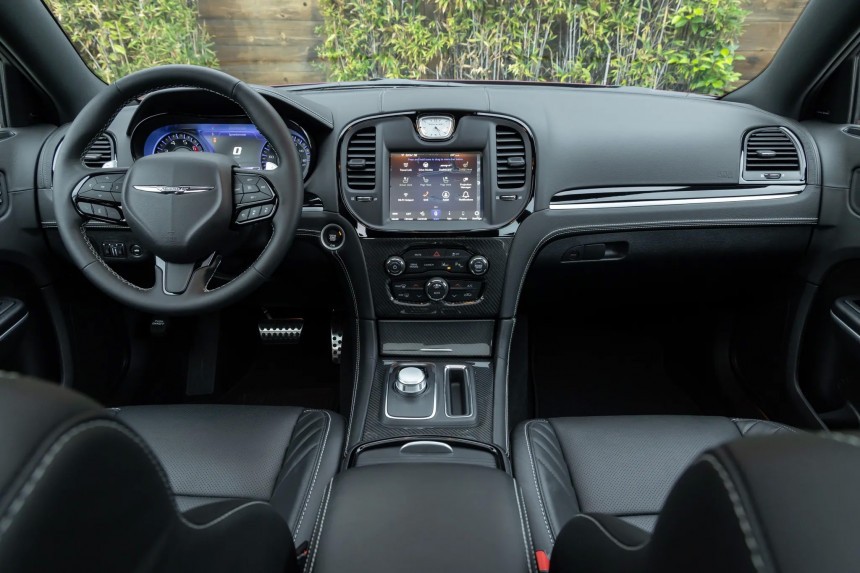 2023 Chrysler 300C in Velvet Red