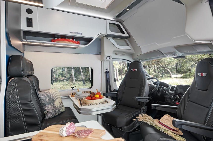 The Pilote V450G is the smallest Vega panelvan from Pilote but it can still sleep up to 4 people at once