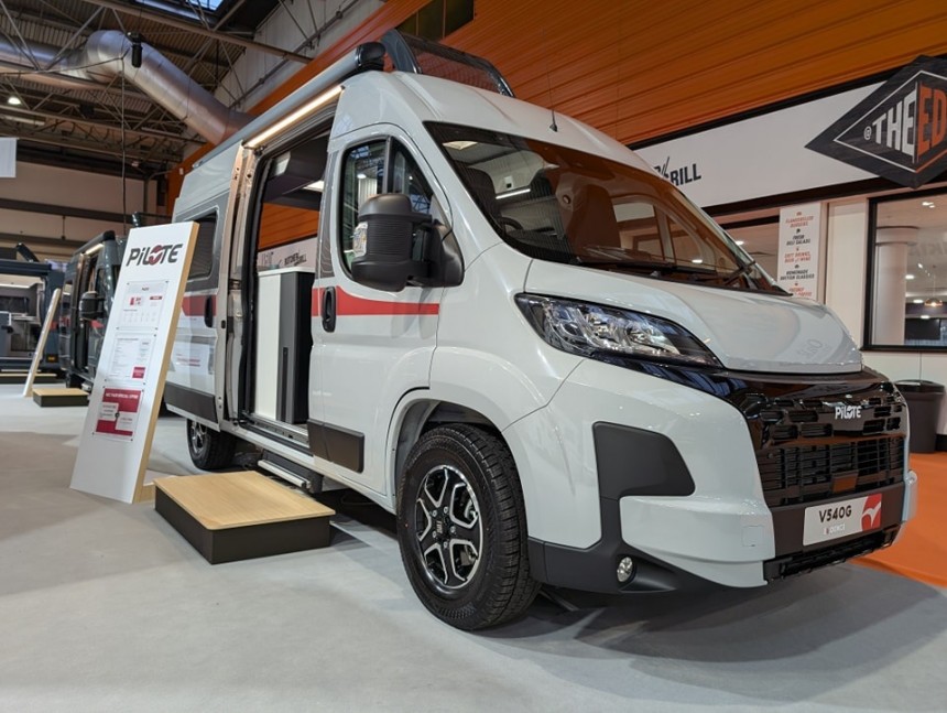 The Pilote V450G is the smallest Vega panelvan from Pilote but it can still sleep up to 4 people at once